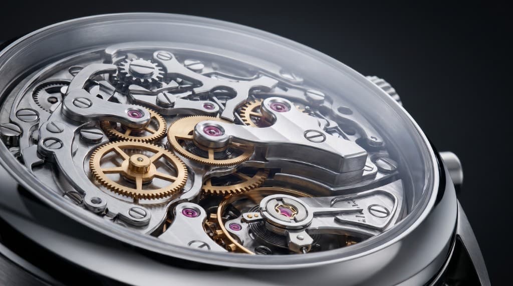 Macro watch mechanism showing 4K image fidelity
